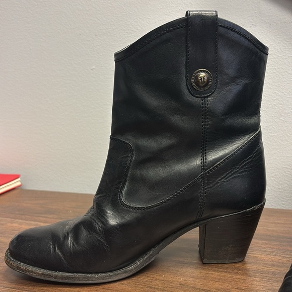 Frye Women's Jackie Button Short Boot. Used condition. Size 7. - Picture 5 of 16